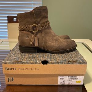 Born Monae Taupe Distressed Ankle Boots size 10